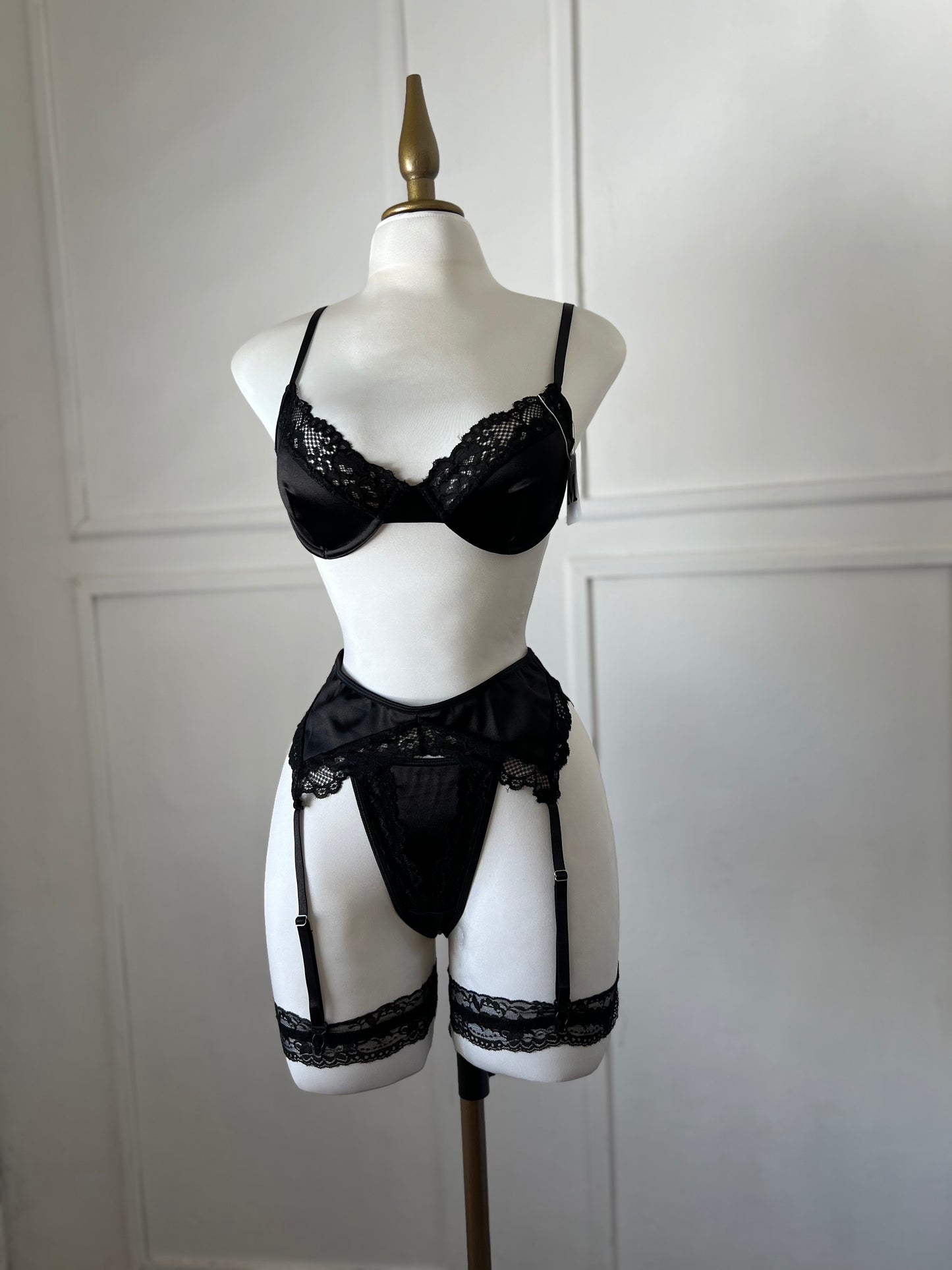 BLOSSOMS Garter Belt